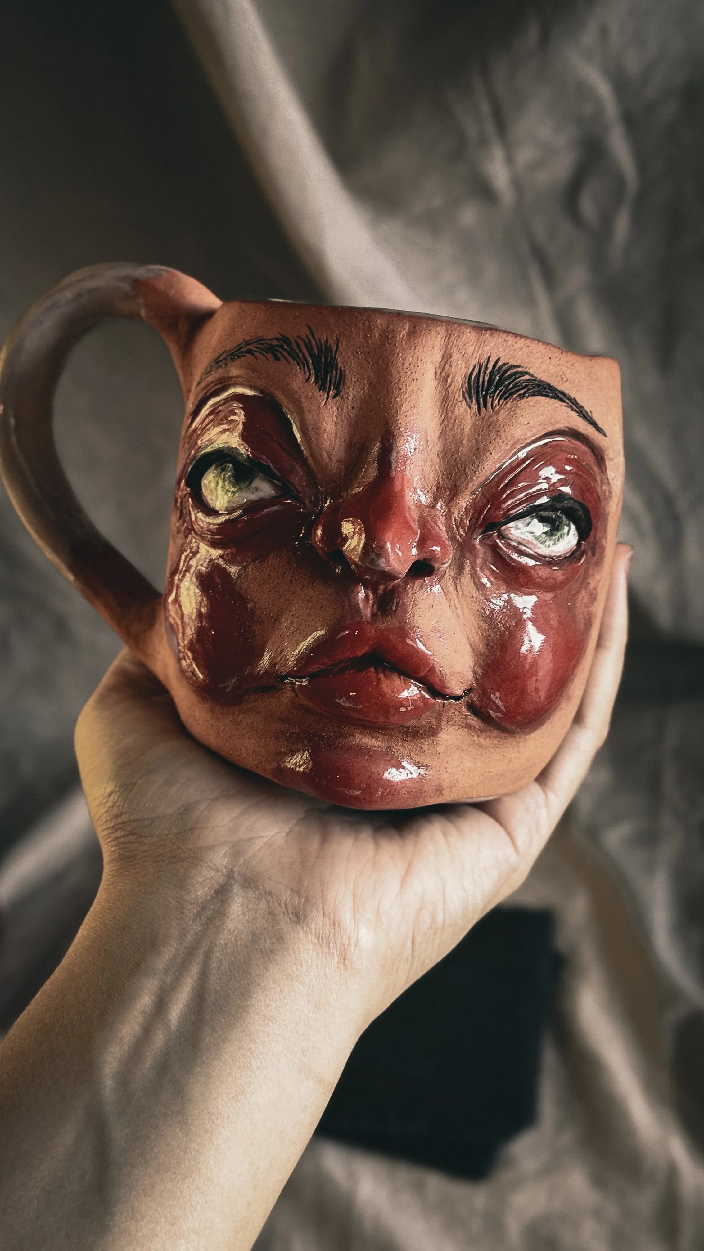 تفكُّر من متجر حكايات الطين الأحمر