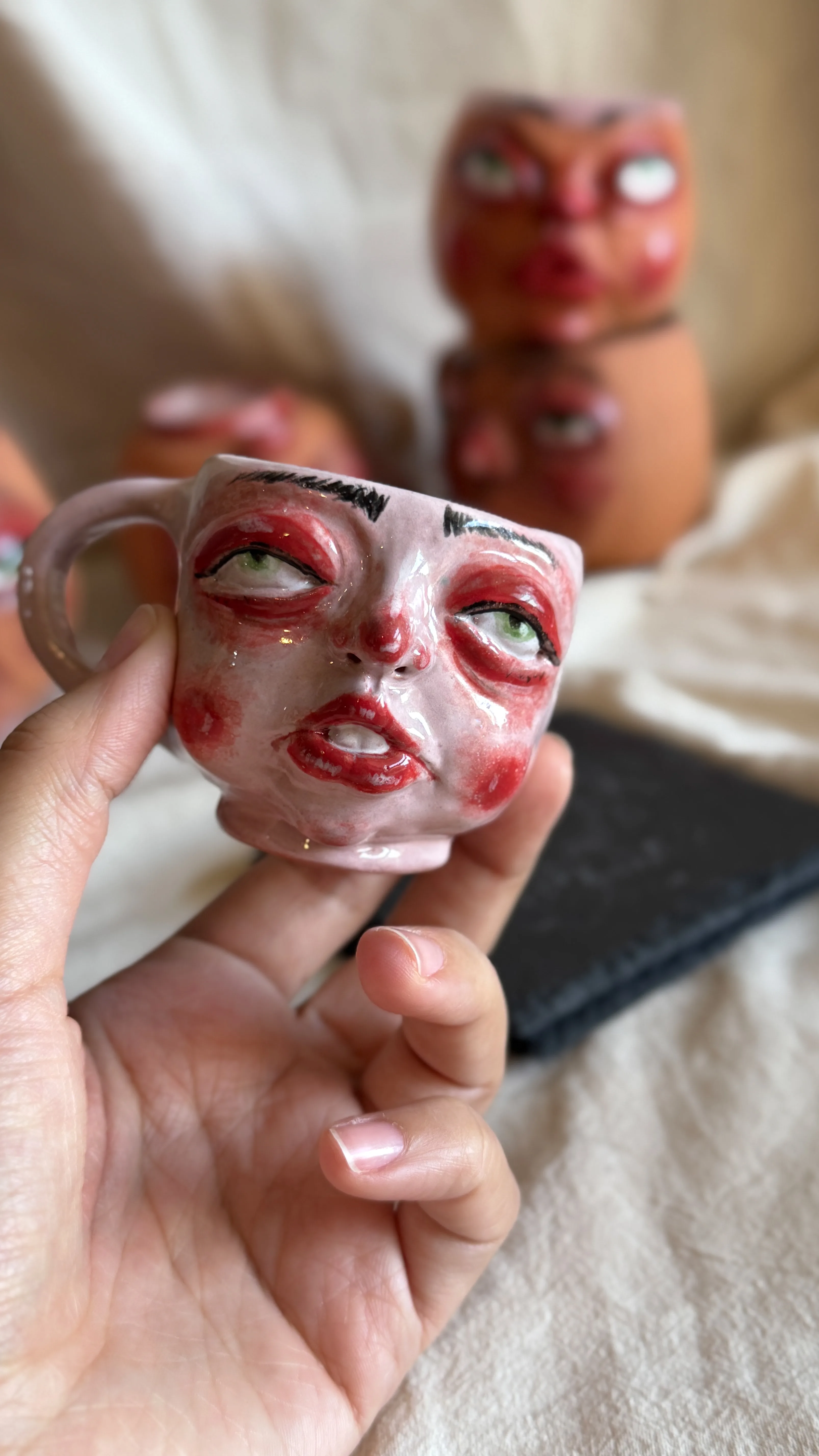 تساؤل من متجر حكايات الطين الأحمر