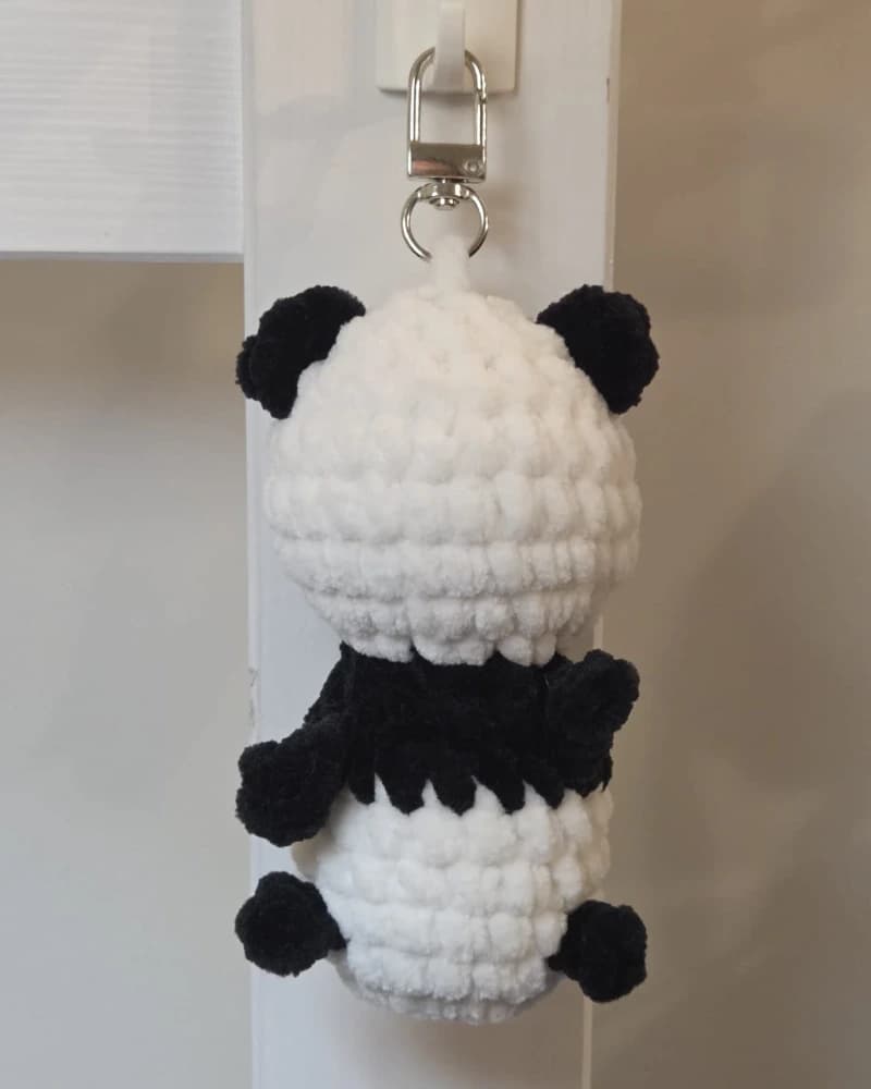 تعليقة باندا نسجة من متجر نسجة