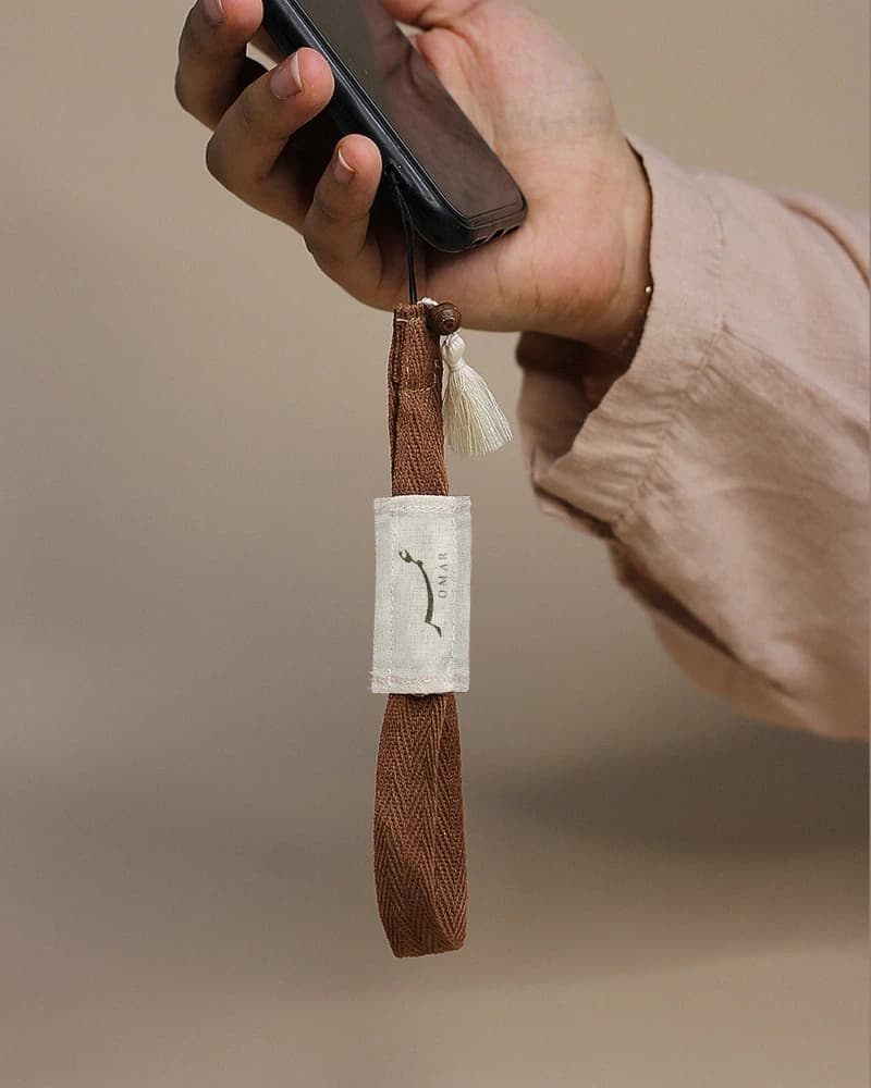 تعليقة الجوال بالأسم من متجر ARROW